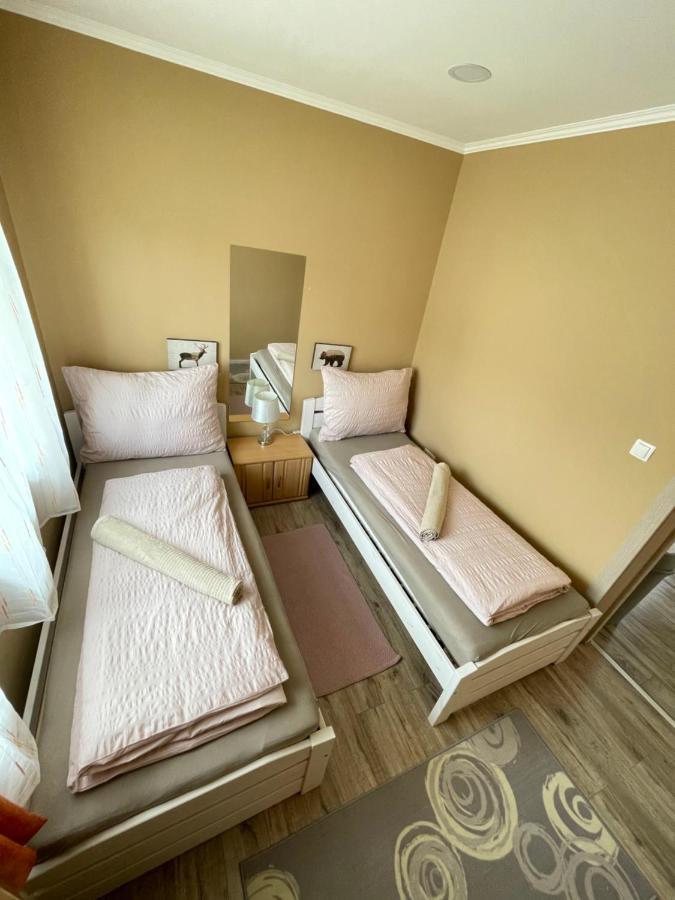 Lilla Apartman Balatonkeresztúr Buitenkant foto