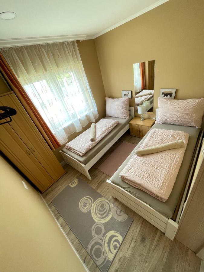 Lilla Apartman Balatonkeresztúr Buitenkant foto