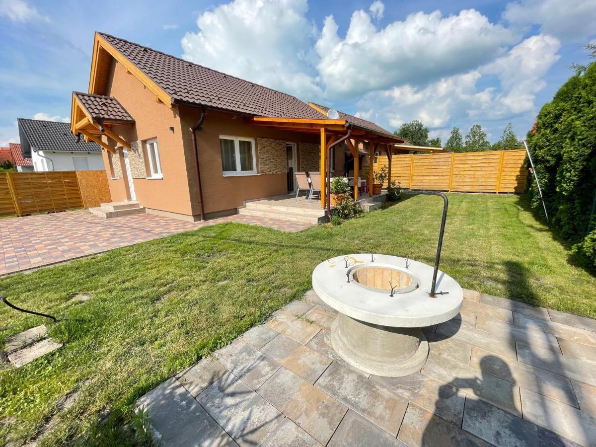 Lilla Apartman Balatonkeresztúr Buitenkant foto