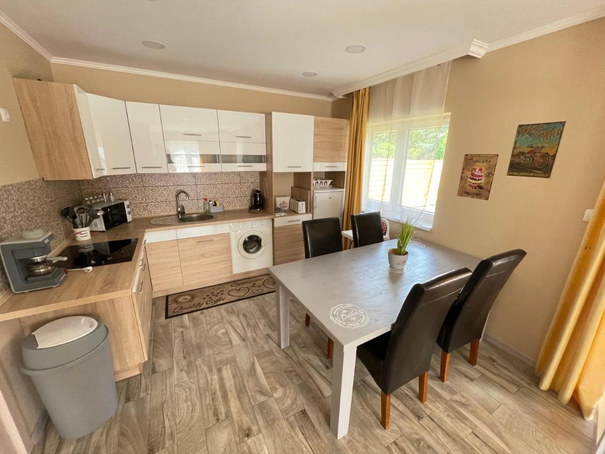 Lilla Apartman Balatonkeresztúr Buitenkant foto