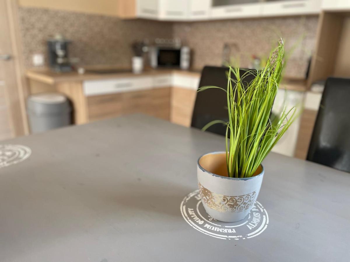Lilla Apartman Balatonkeresztúr Buitenkant foto